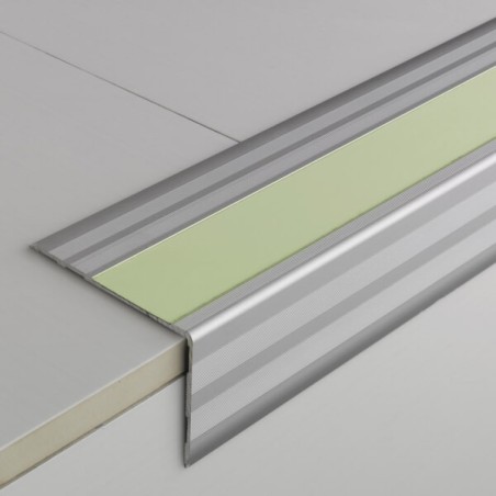 Peldaños para escalera con cinta fotoluminiscente Novopeldaño Lúmina