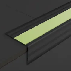 Peldaños para escalera con cinta fotoluminiscente Novopeldaño Lúmina 2