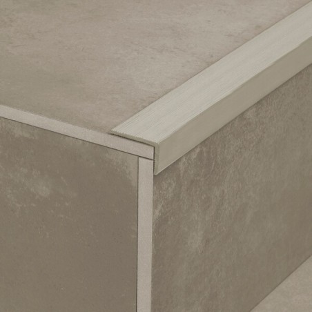 Novopeldaño Astra Nori - Perfil de polímero para borde de peldaño